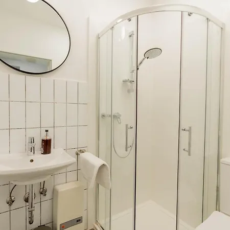 Grosszuegiges City-apartment In Bester Lage Fuer 5 Personen *